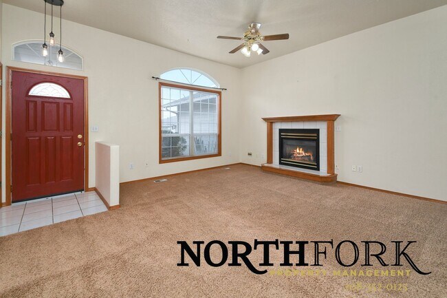 Building Photo - Comfortable Living with Room to Breathe