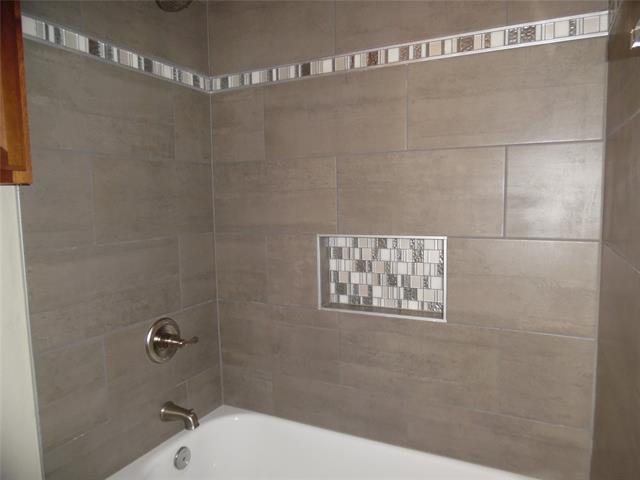Building Photo - 8572 Davis Dr