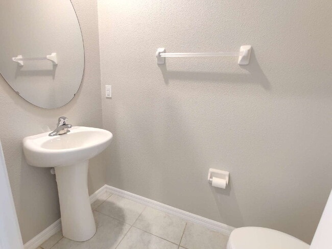 Building Photo - 7127 Samuel Ivy Dr