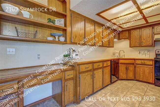 Building Photo - 2109 Shamrock Dr