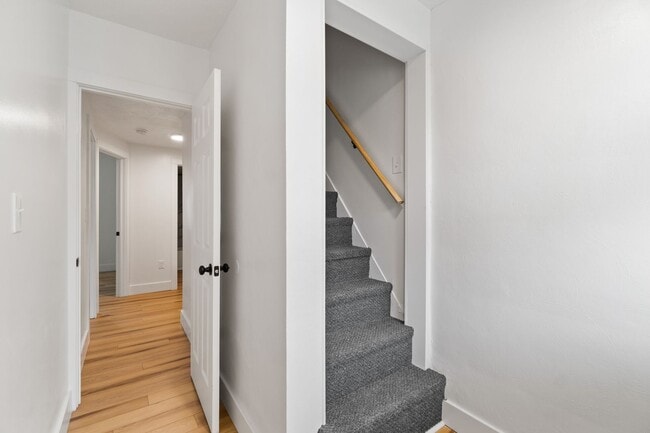 Building Photo - Luxury Rental - South Side Flats