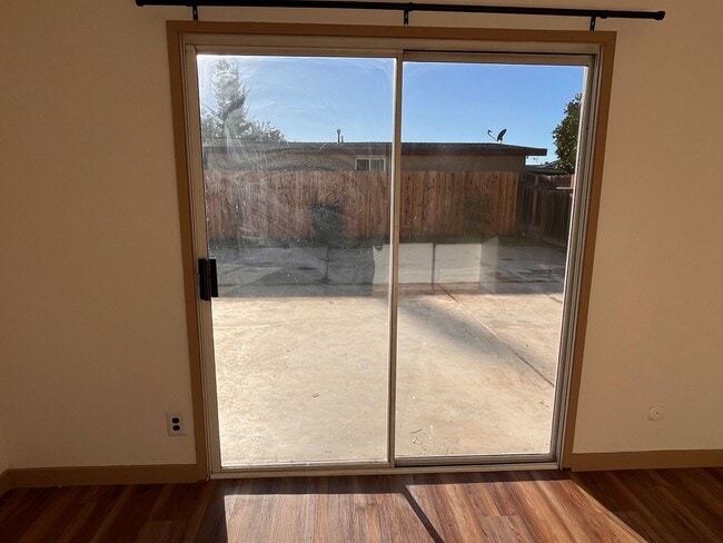 Building Photo - Fully Renovated Home with Large Extra Livingroom and Large Backyar