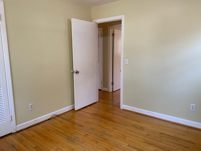 Bedroom 1 - 231 Vincenne Rd