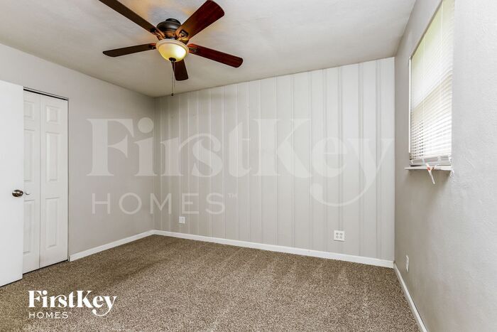 Building Photo - 3903 Lexington Dr