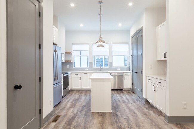 Building Photo - Beautiful 2bd/2.5ba Contemporary Townhome ...