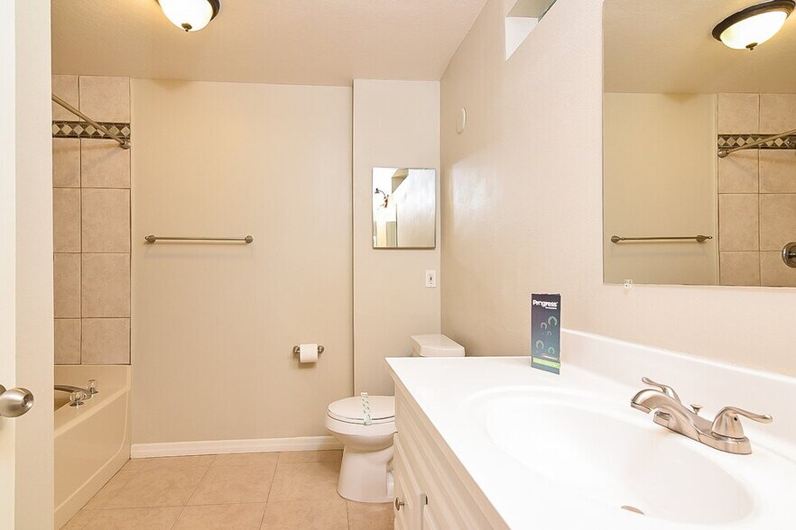 Building Photo - 2914 Summer Winds Cir