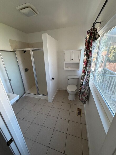 Building Photo - 1215 107th Ave