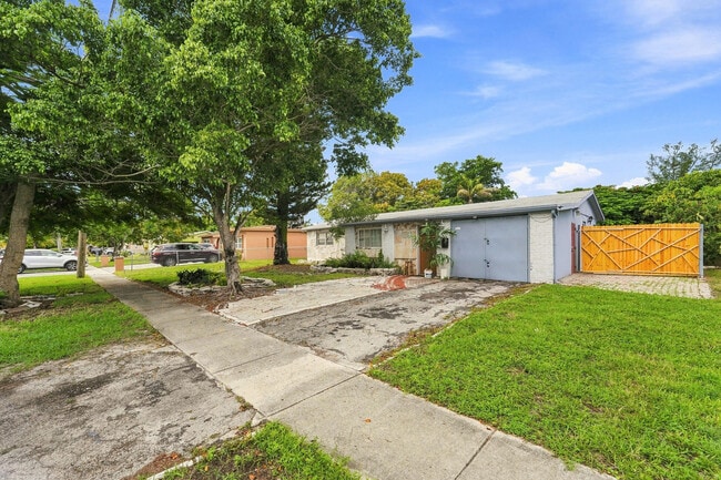 Building Photo - 4031 NW 7th Ave