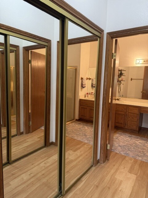 Building Photo - 7904 Shelter Island Way