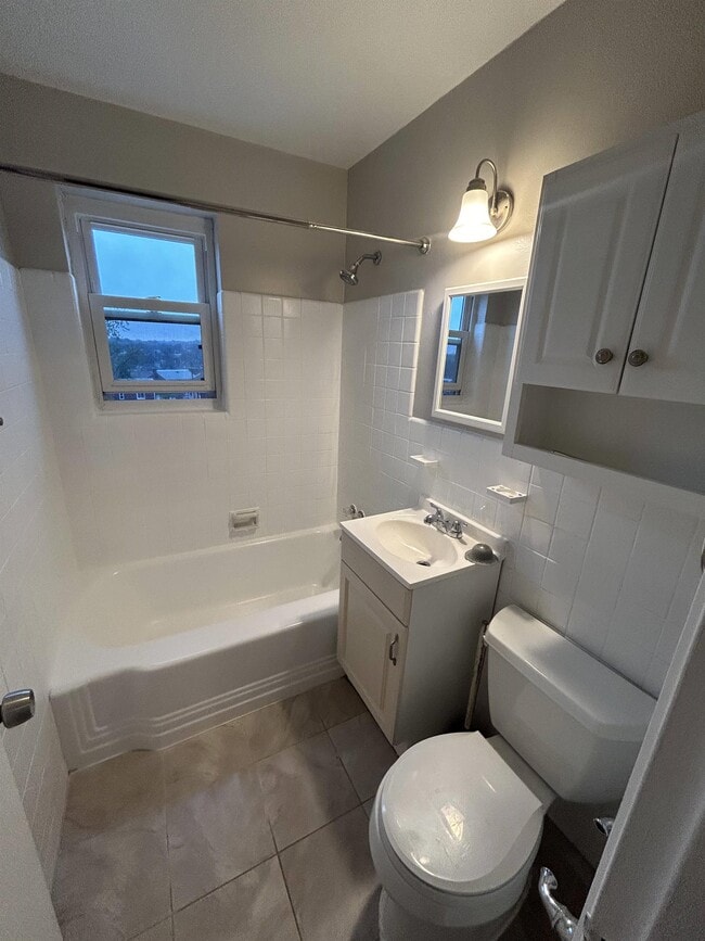 Building Photo - 5338 Chillum Pl NE