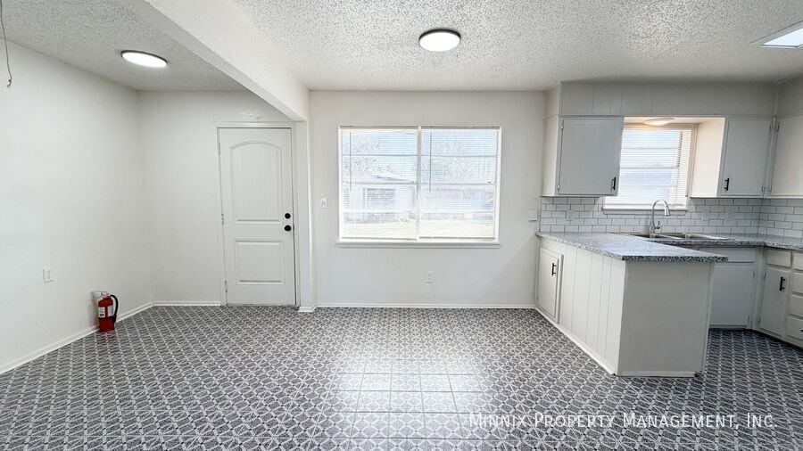 Building Photo - 4615 Grinnell St