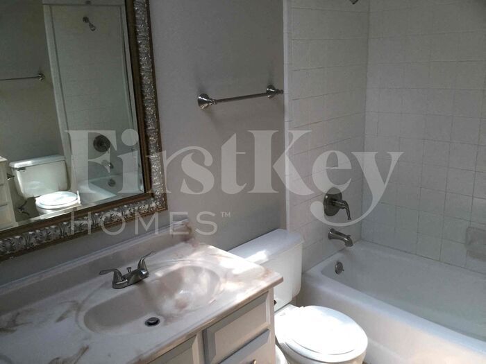 Building Photo - 4030 Meadowgold Ln