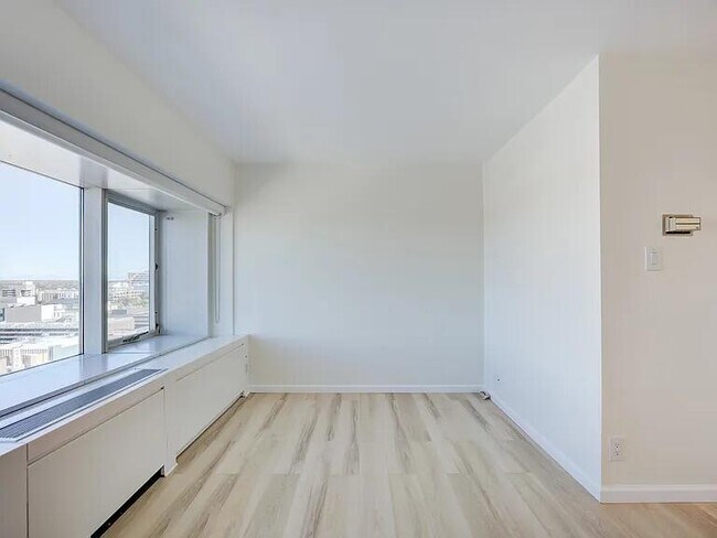 Building Photo - 555 E William St