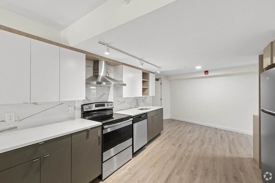 The Rise - 2BR, 1BA - 740SF - Kitchen - Up House
