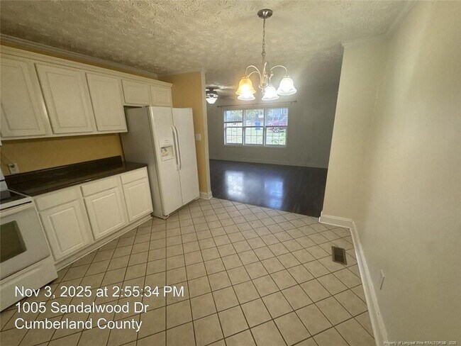 Building Photo - 1005 Sandalwood Dr