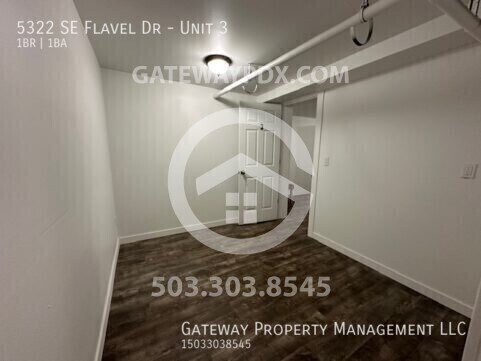 Building Photo - 5322 SE Flavel Dr