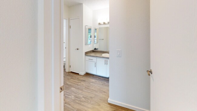 Building Photo - 521 Alameda del Prado