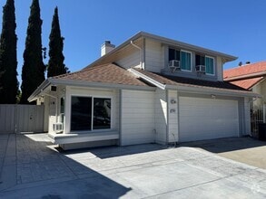 Building Photo - Evergreen San Jose 3 bed/ 2.5 bath, Two St...