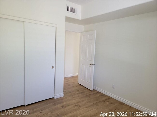 Building Photo - Gated Falls Condo with 3 Bedrooms, Granite Kitchen & Resort Amenities