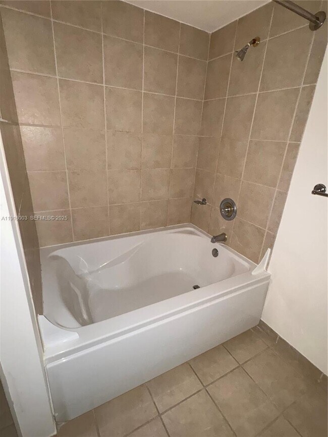 Building Photo - 19501 W Country Club Dr