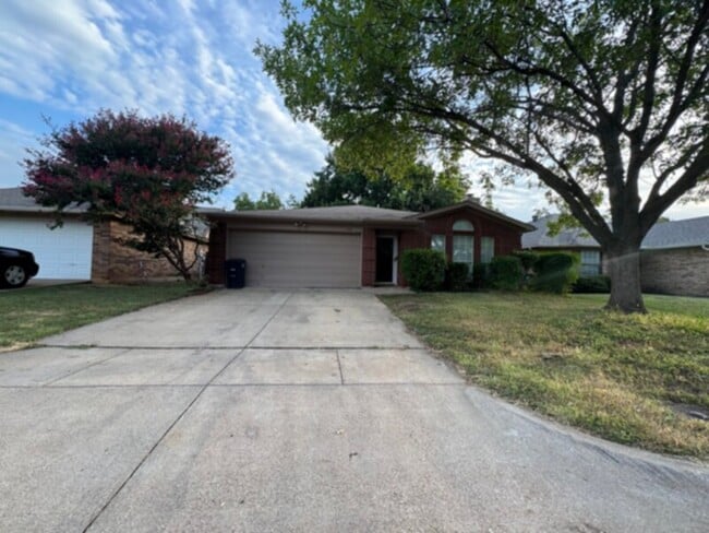 Primary Photo - Nice 1 story home in Crowley
