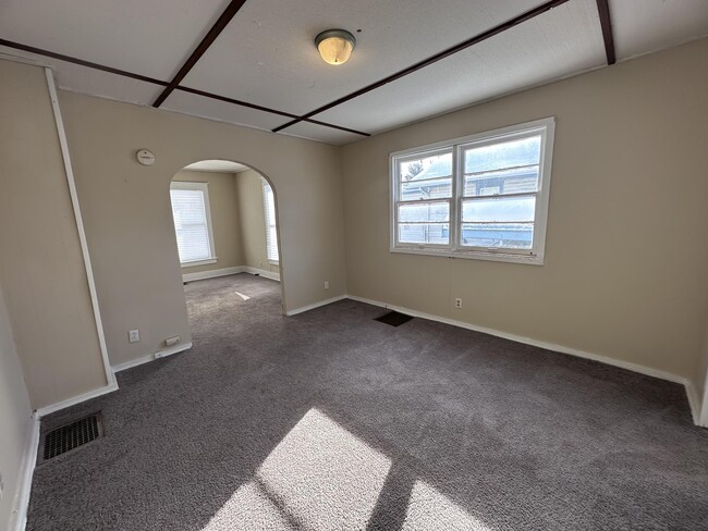 Building Photo - 124 Beard-N