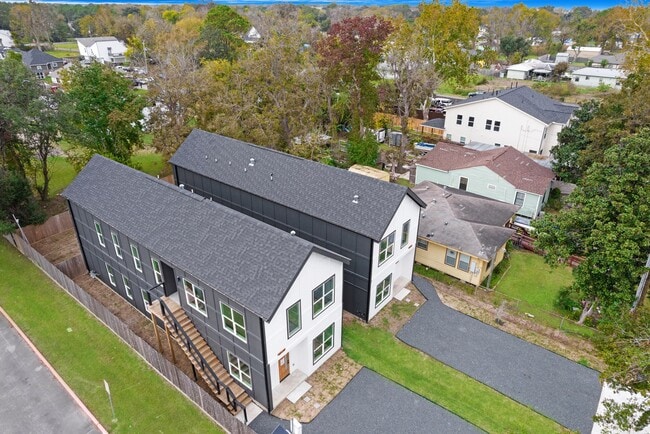 Building Photo - 8203 Moon Beam St