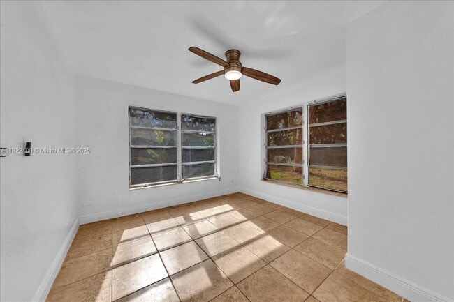Building Photo - 6221 SW 35th St