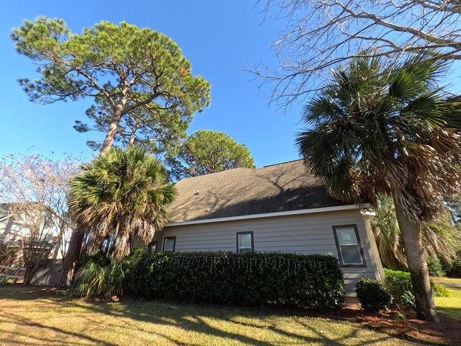 Building Photo - 998 Fay Dr