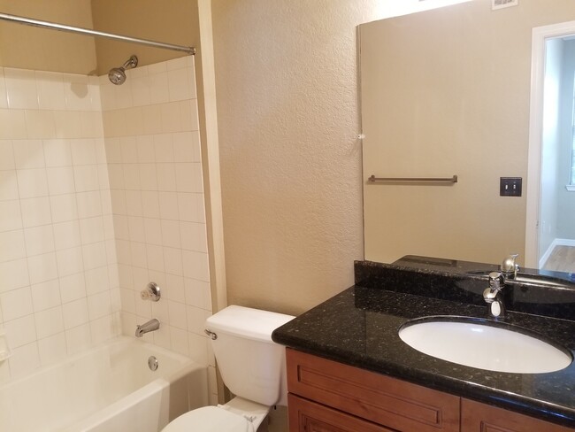 Building Photo - 2612Robe733
