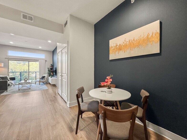 Building Photo - 2901 Indiana St