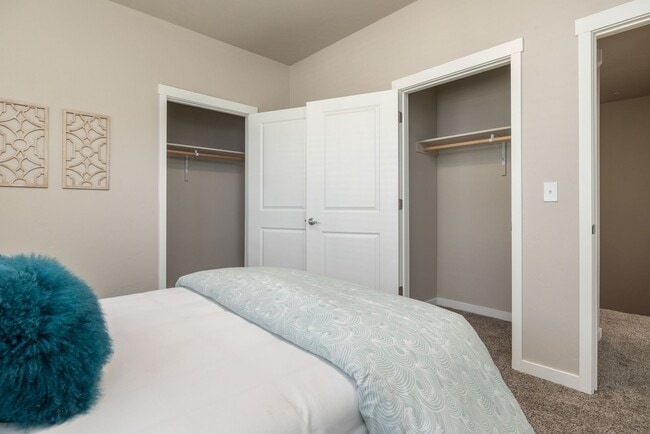 Building Photo - Wilson Creek Townhomes - $500 off with 6-months of free covered parking for move-ins by the end o...