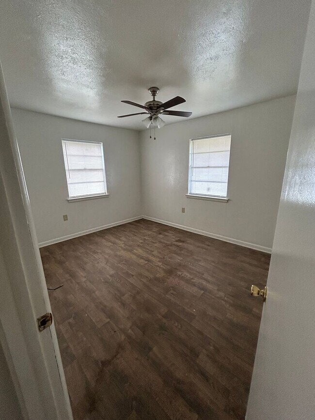 Building Photo - 1416 S Boston Ave