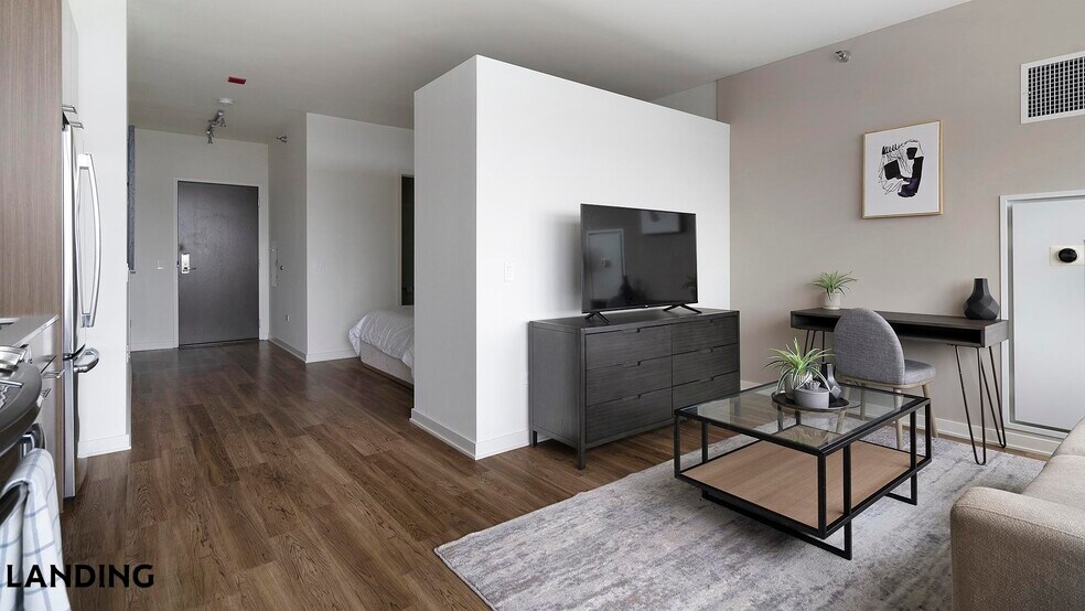 Building Photo - 347 W Chestnut St