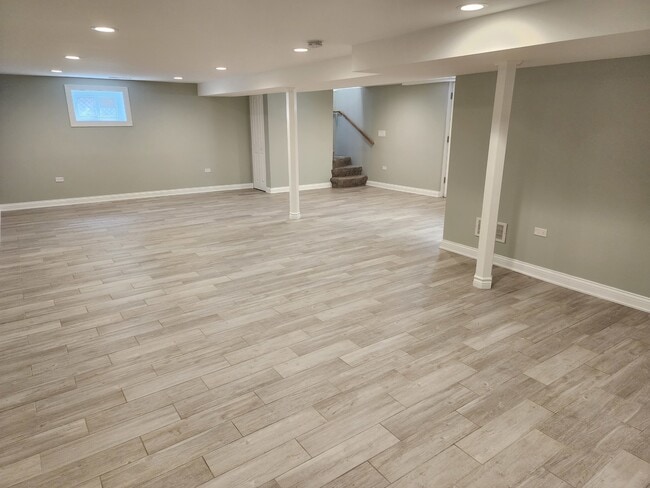 Building Photo - 1721 W Kim Ave