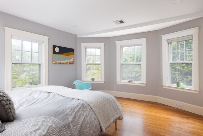 Building Photo - 17 Willow St