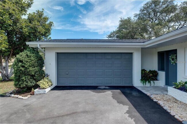 Building Photo - 1801 Bellemeade Dr