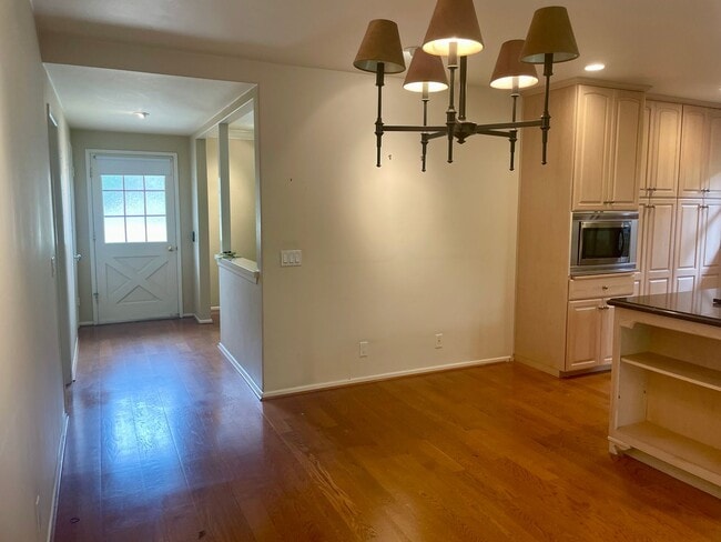 Building Photo - Carpinteria 3 Bedroom House - Available Au...