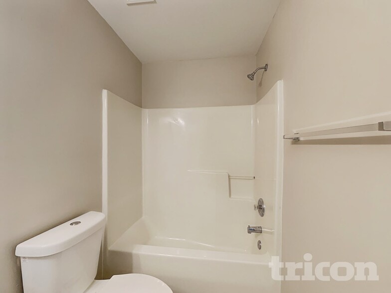 Building Photo - 2102 Taras Trace Dr