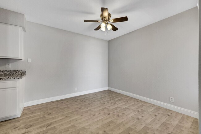 Building Photo - Upgraded 2 bedroom in gated community