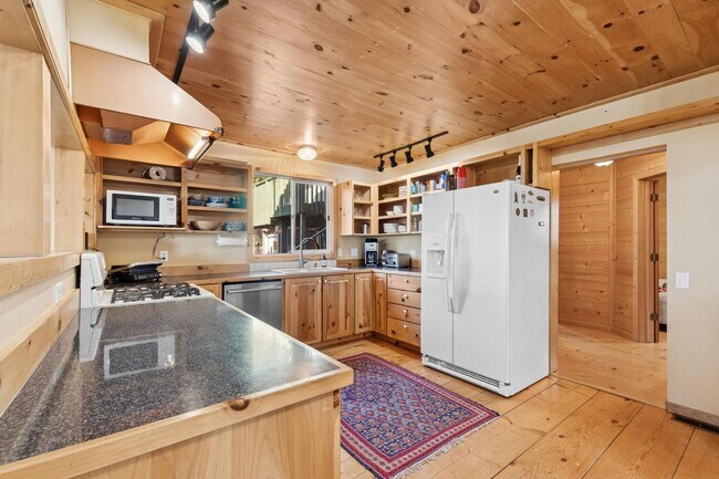 Building Photo - Whitefish Home with Great Lake Views