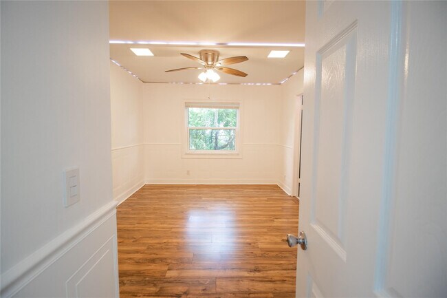 Building Photo - 8401 Royal Palm Blvd