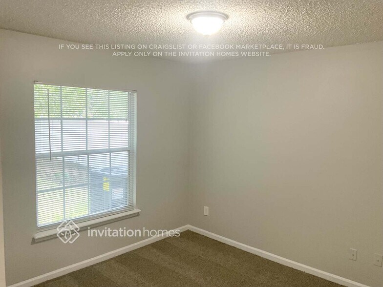 Building Photo - 1736 Northglen Cir