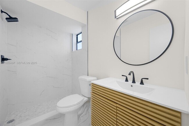 Building Photo - 7994 Crespi Blvd