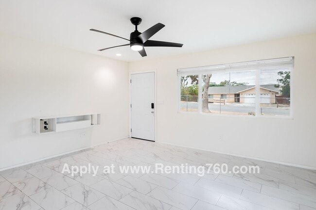 Building Photo - Updated 3 Bed 2 Bath Home Centrally Located!!