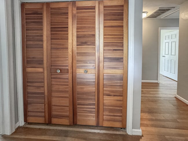 Building Photo - COME MEET YOUR NEW HOME IN KINGS GRANT!