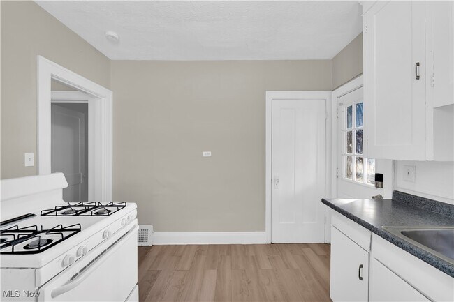Building Photo - 1512 W 116th St