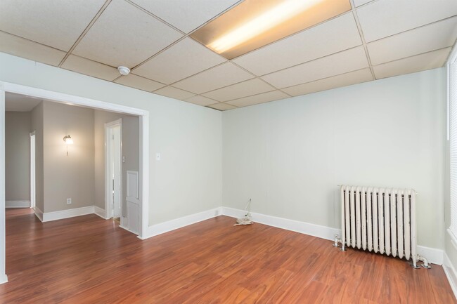Building Photo - 121 7th Ave