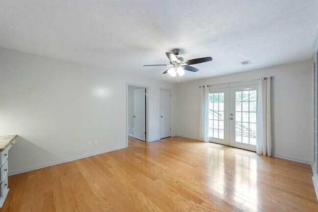 Building Photo - 2824 S Logrun Cir