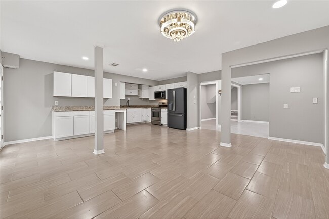 Building Photo - 20018 Beechview Ln